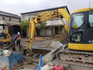 写真４　開削部施工状況（掘削）